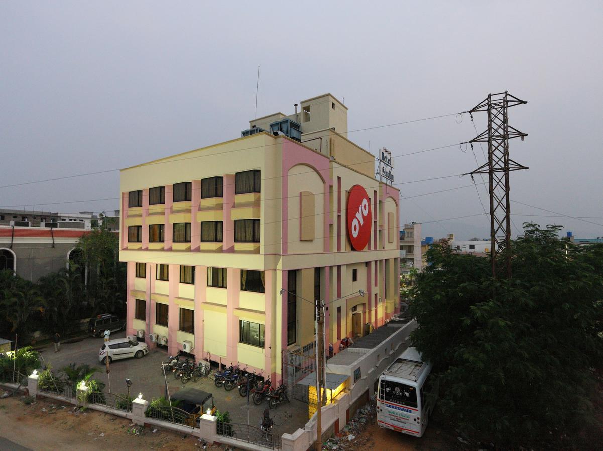 Oyo 1081 Hotel Sindhu International Тирупати Екстериор снимка